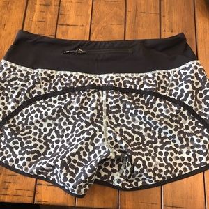 Lululemon speed shorts seafoam/blk Sz 6